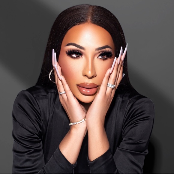 eva_lee_vanity